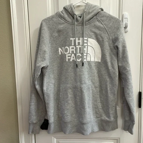 🩶🤍The North Face gray hoodie sweatshirt. M - Picture 1 of 8